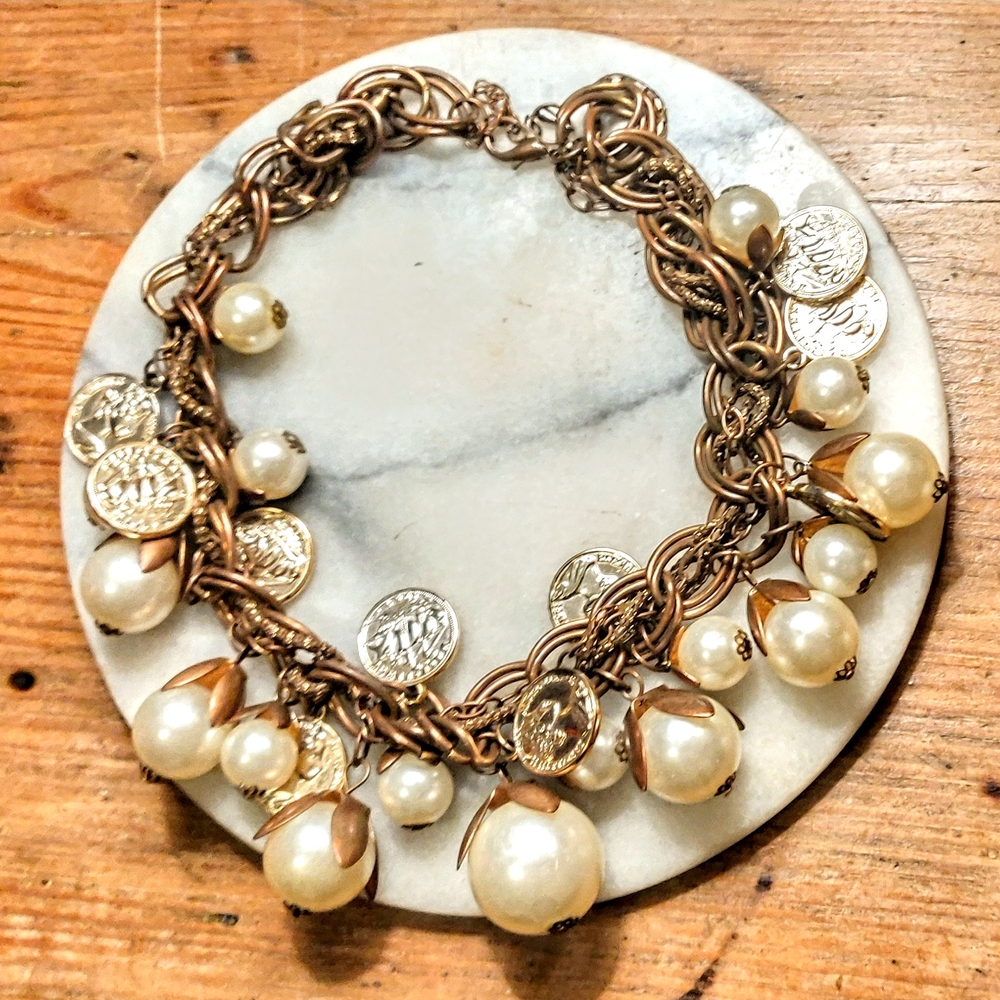 Elegant Gold and Cream Necklace with Intricate Design